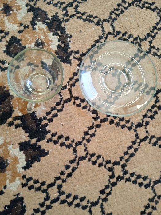 11 броя детски значки от соца  и сервиз от йенско стъкло БЕЛОТЕРМ