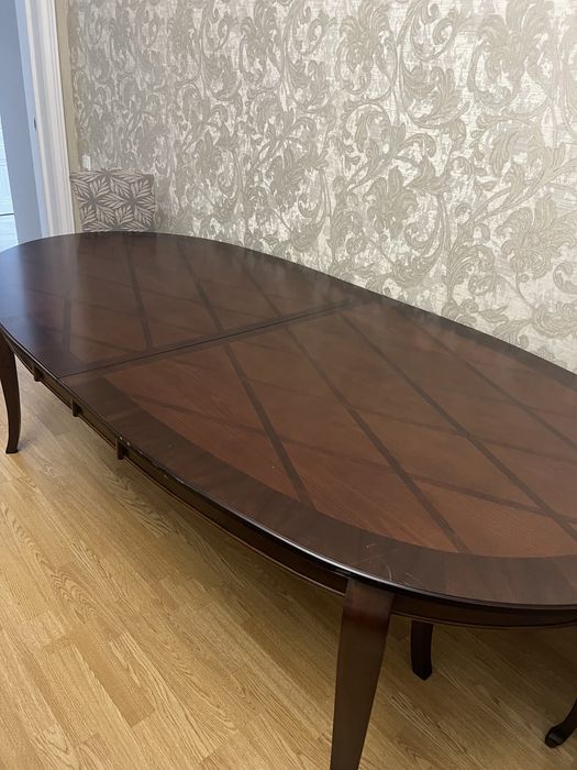 Стол большой раздвижной со стульями