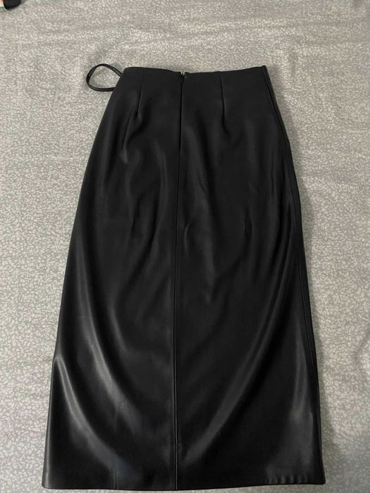 Fusta midi din piele Stradivarius