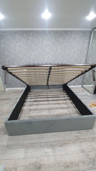 Продам кровать с матрасом