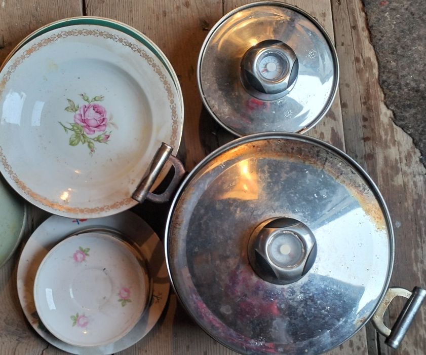 Ножовки. Молотки. Ведра.