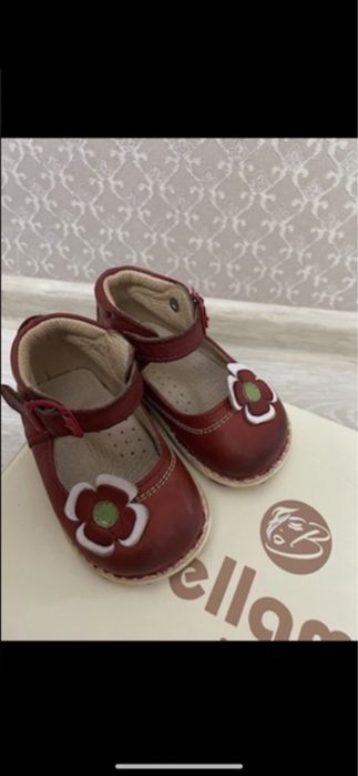 Сандали на девочку две пары