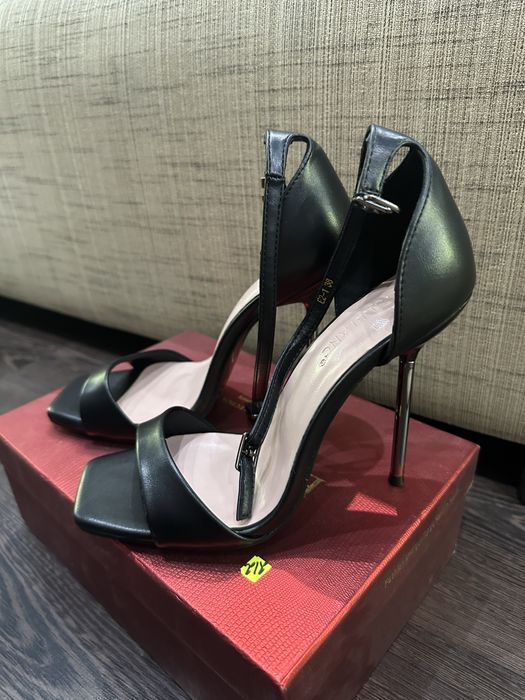 Продам босоножки