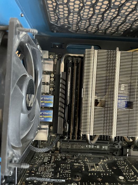 Настолен компютър, подходящ за гейминг и 3D моделиране.