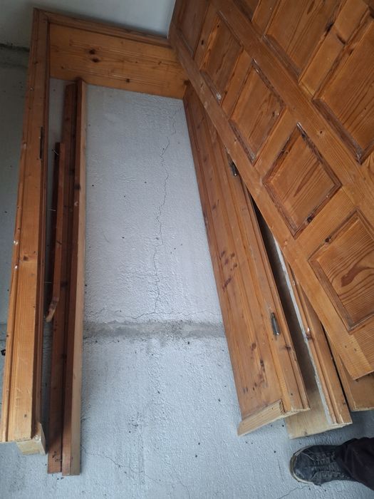 Чамови дървени врати 180 лева бройката.3 броя