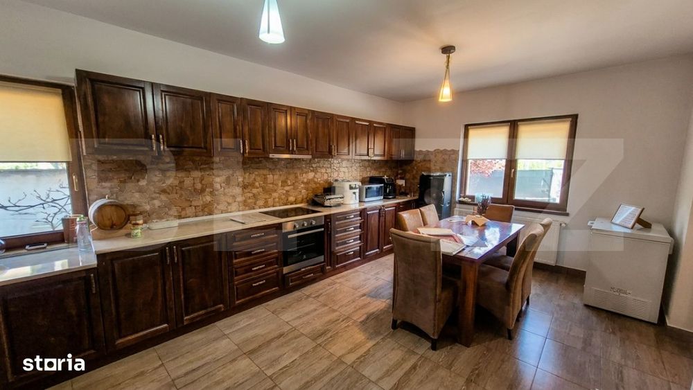 Casa 3 dormitoare de vanzare, 236 mp, teren 525 mp, Semicentral
