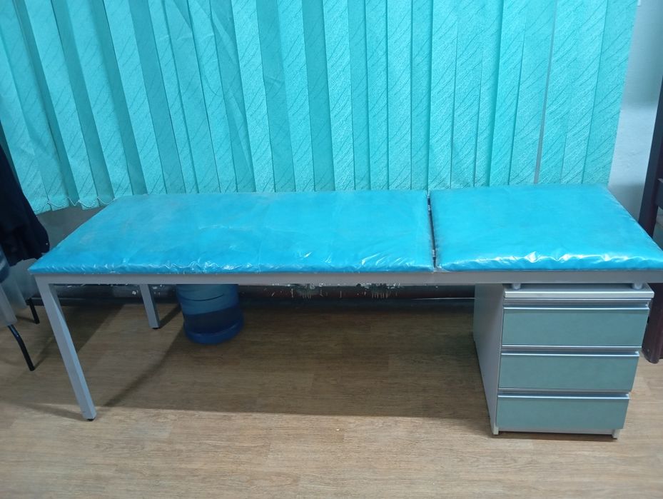 Кушетка  бу состояние отличное