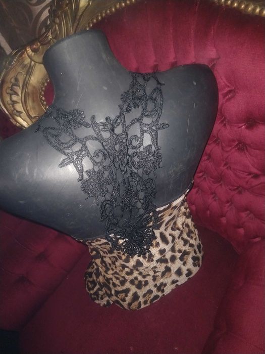 Бюстиета в леопардов принт