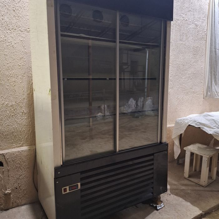 Холодильник сотилади