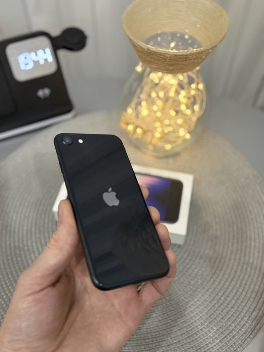 Iphone SE 2023 cu memorie de 64GB