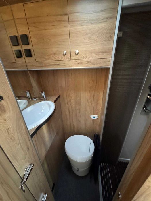 Autorulota CamperVan Premium Globe Traveller VoyagerZ-automat 4 locuri