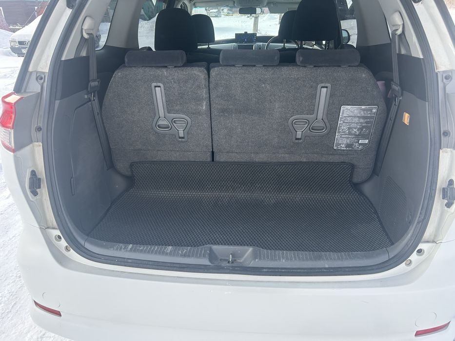 Продам Toyota Estima 2010 год