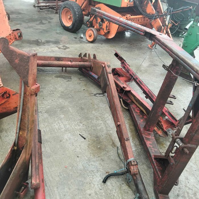 Încărcător frontal tractor U650, U445, U450