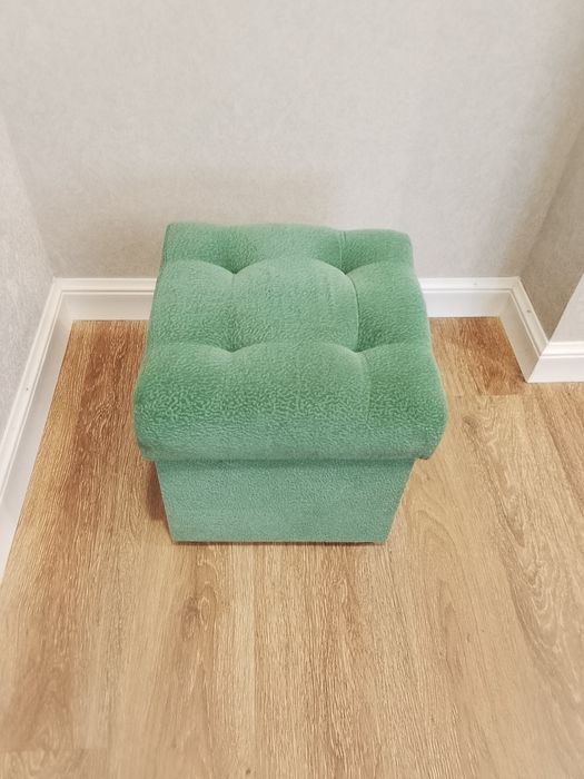 Продам пуфик с ящиком для хранения мелочей.Размер 40 на 40 см.