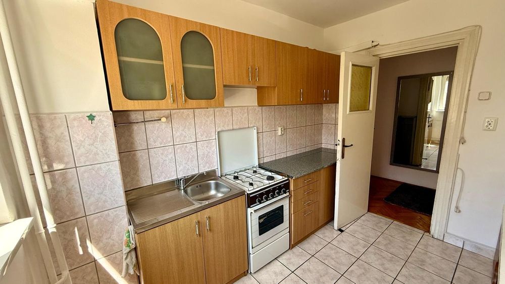 Proprietar vând ap. 2 camere în Oradea, bul. Dacia, et.4/8 decomandat