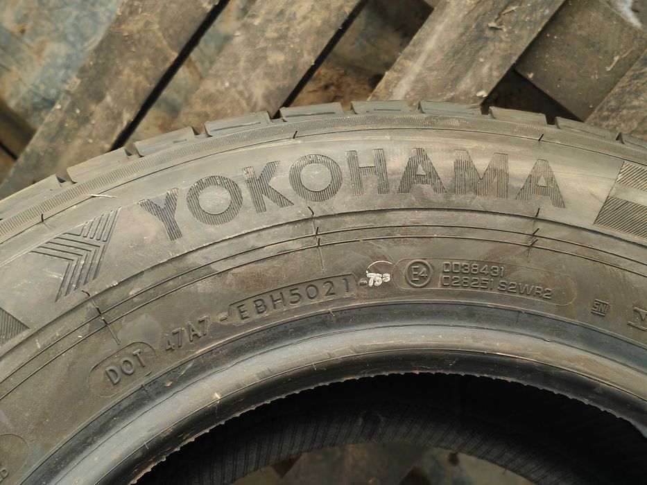 Vand anvelope de vara 235/65x16C marca YOKOHAMA  model RY55