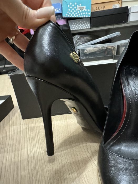 Черни обувки на ток Massimo Zardi