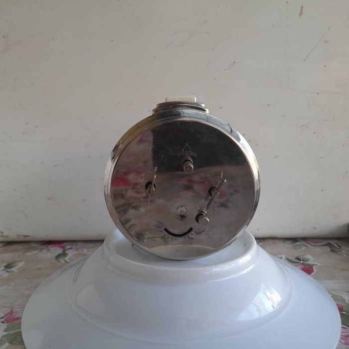 Ceas desteptator de semineu mecanic ALARM fabricat in Germania .