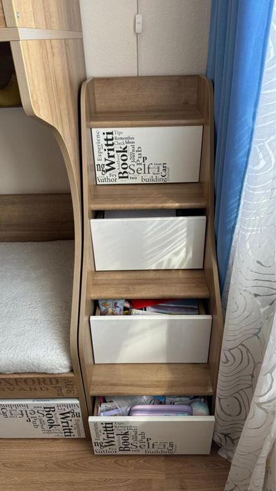 Двухъярусная кровать