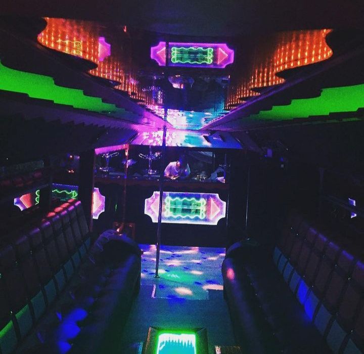 Автобус клуб на колесах