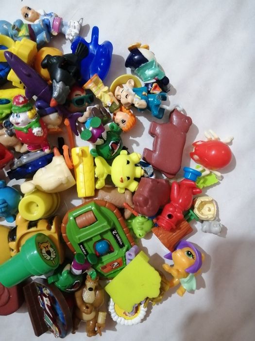 Игрушки киндеры продам