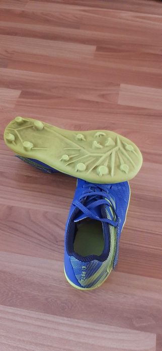 Детски обувки за футбол