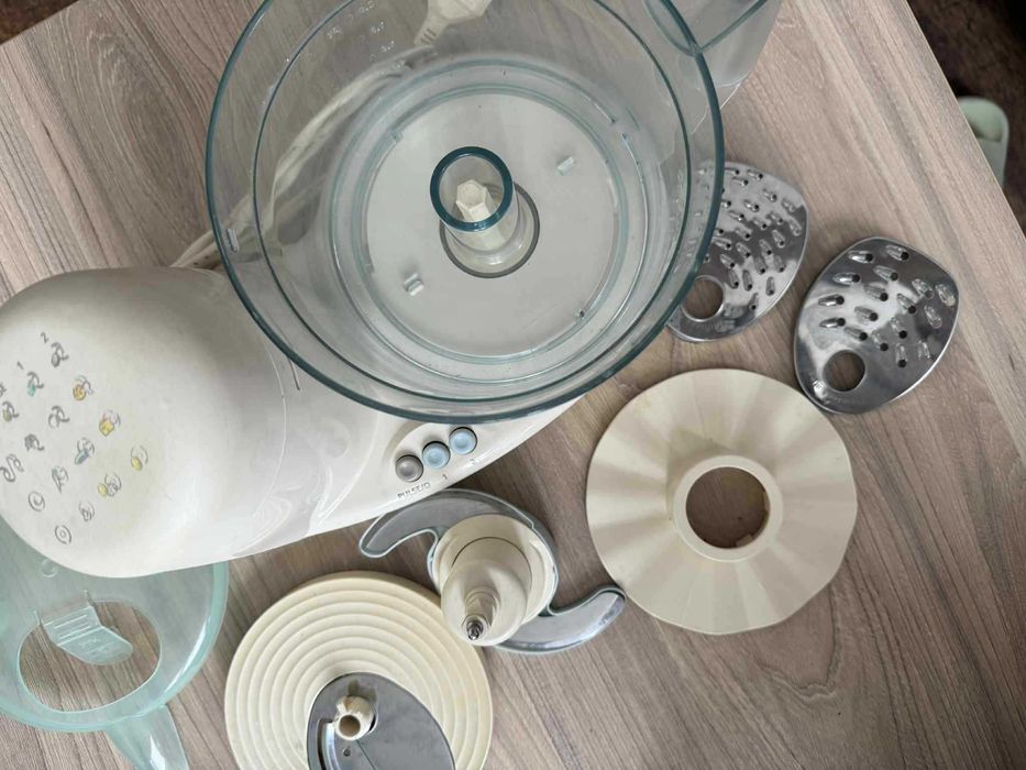 Кухненски робот Philips Cucina с приставки