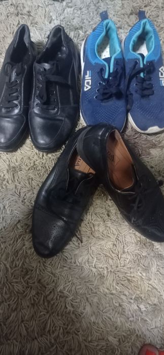 Продам обувь на мальчика.