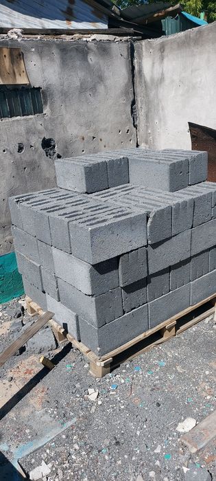 Новый шлакоблок остаток посе стройки