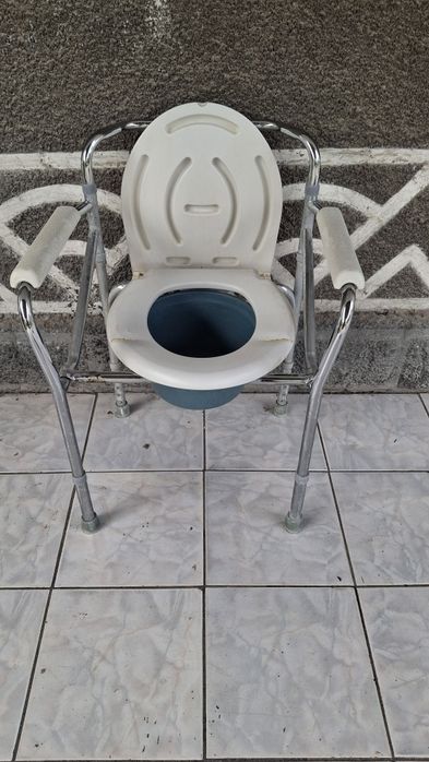 Санитарный.    стул