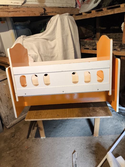 Коляска и стульчик для кормления и люлка срочно продается