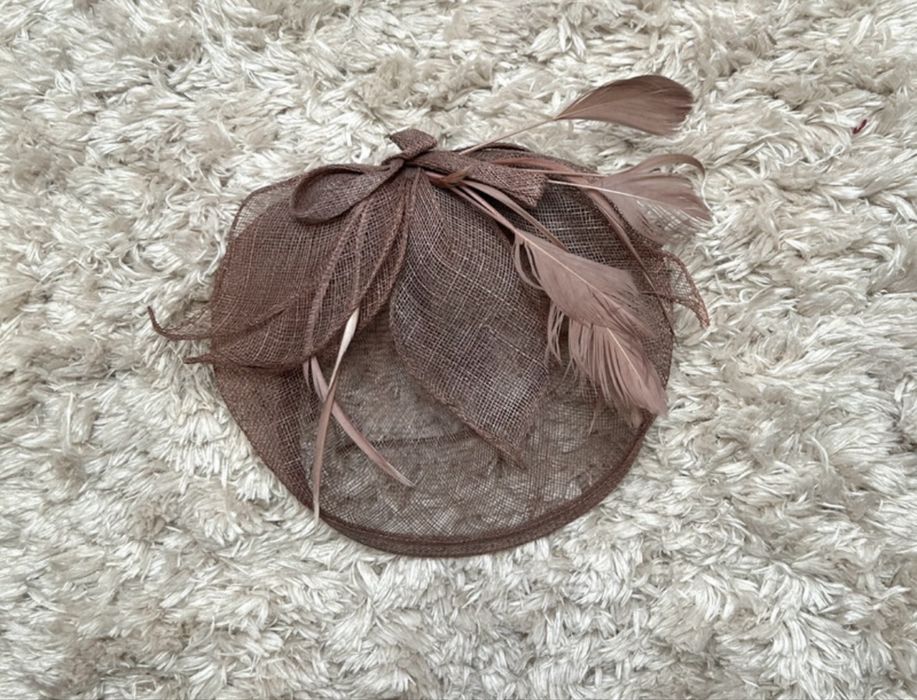 Voaleta alba cu pene