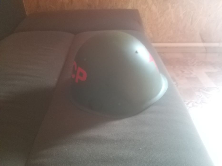 Продам каску в отличном состояние