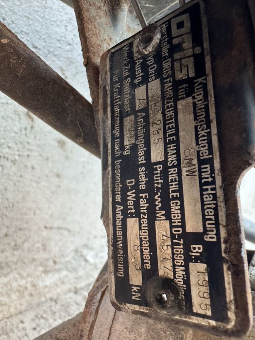 Теглич за BMW E30 с несваляема топка