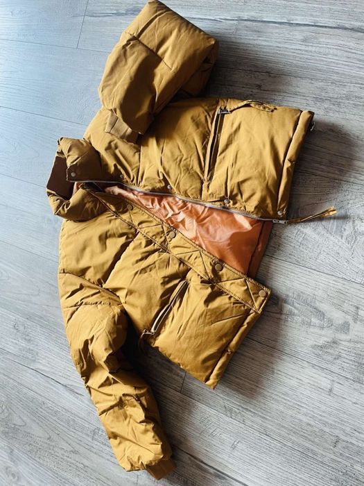 Продавам ново дамско късо зимно яке