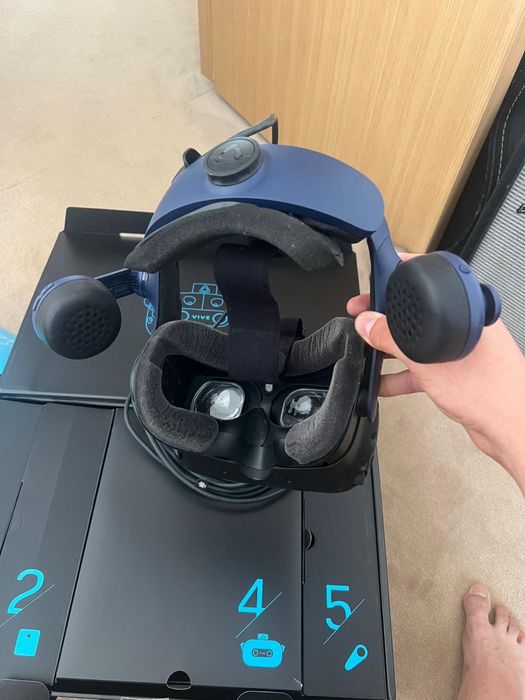 VR set VIVE pro 2 full box - ochelari VR 4k, manete, senzori