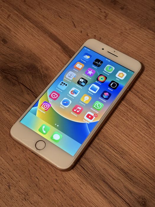 Айфон 8+ с коробкой