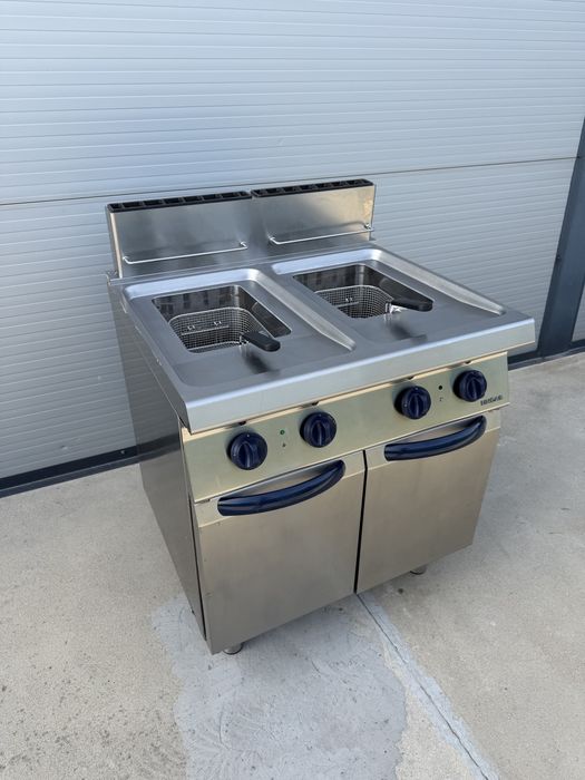 Friteuza dubla PRO electrica Lincar Italia - 2 x 13l - 24 KW - 380V - cosuri noi - suport