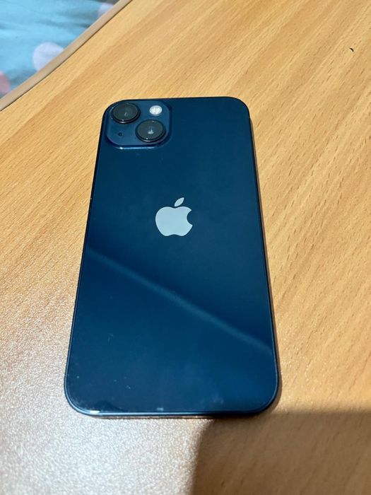 Продаю айфон 13 на 128г памяти