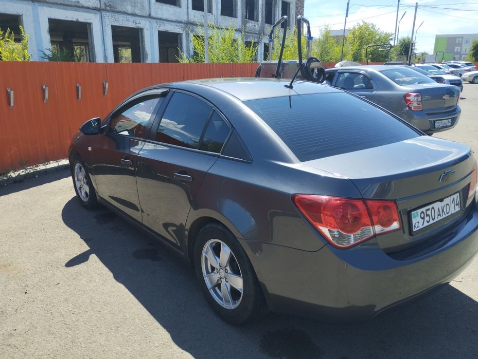 Продам Шевроле Круз 1.8 автомат
