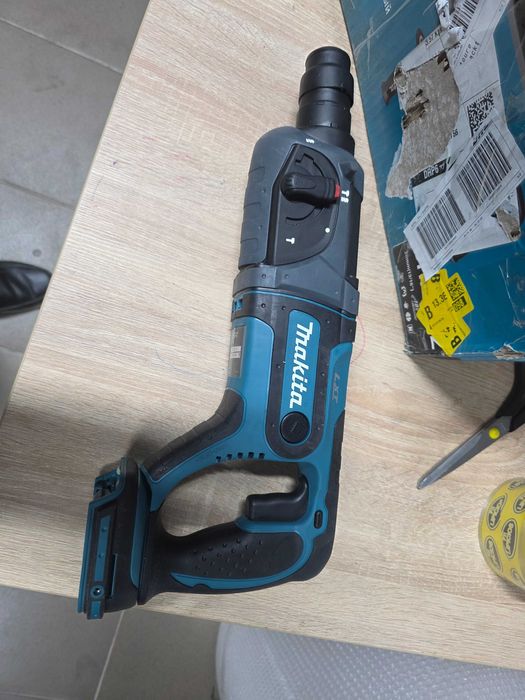 Ciocan rotopercutor pe acumulator Makita DHR241Z