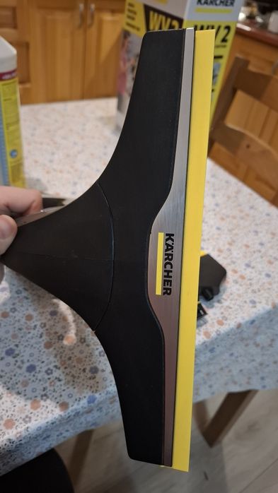 Aspirator de geamuri Kärcher WV2 + soluție