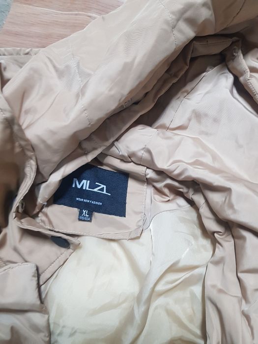 Продам куртку женскую