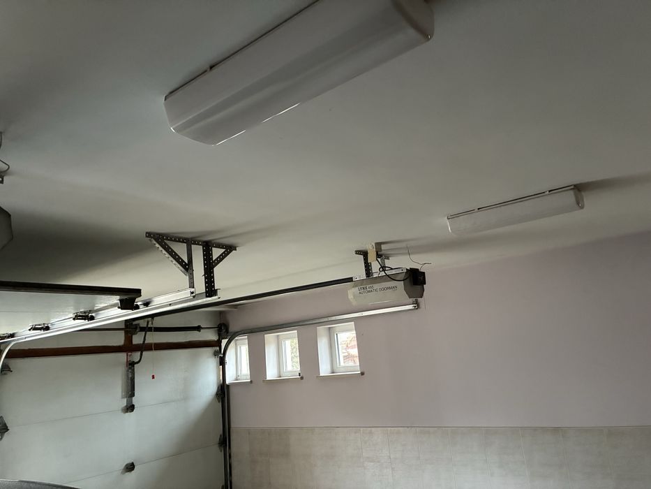 Продавам автомат за гаражна и плъзгаща врата.