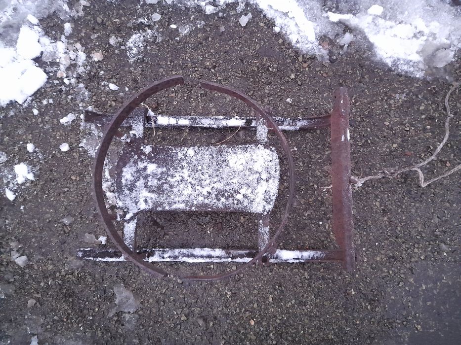 Сани для перевозки фляг воды