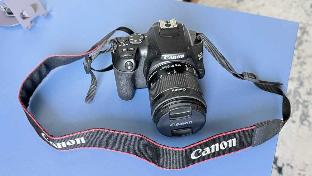 Продаю  свою  EOS Canon 250D  24.1 п как  новый,почти не использовал.