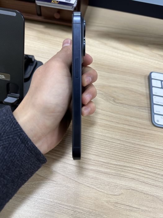 15 pro 256gb 87 %  700$