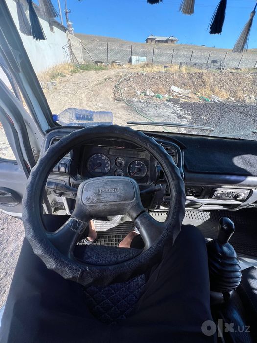 Isuzi srochno sotiladi