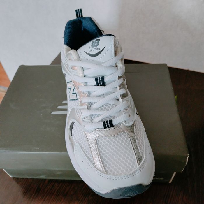 Продам кроссовки