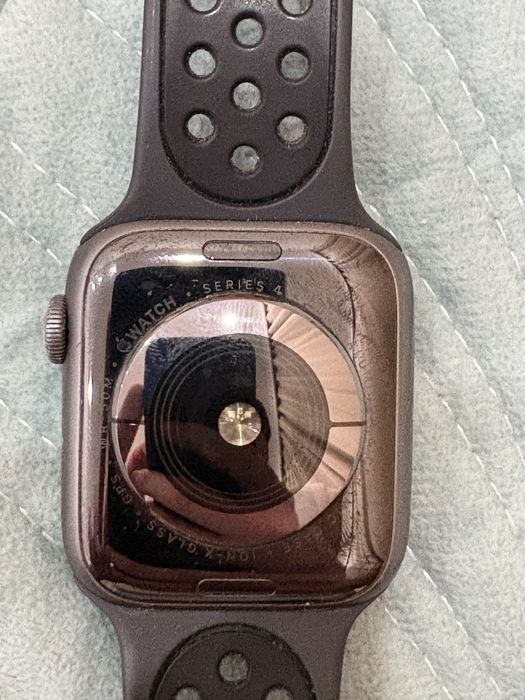 Apple watch 4 в хорошем состоний